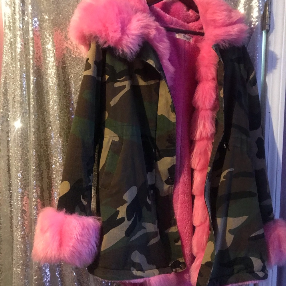 Camo faux fur bomber